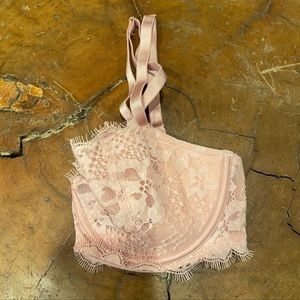 💓NWOT Victoria’s Secret Lace Bra💓